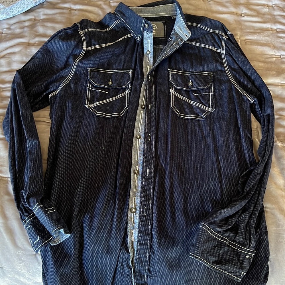 Men’s long sleeve button front casual shirt.  BKE standard for size Large.
